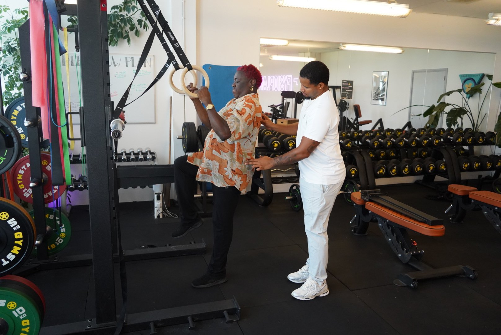 Begeleid oefenen in de gym van FYSIOPLAN