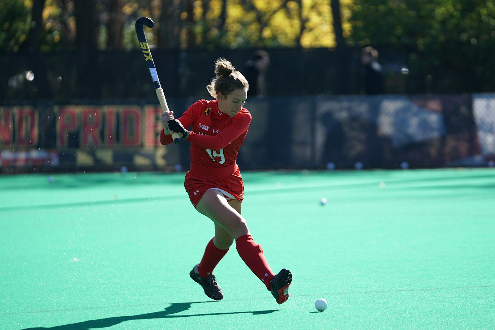 Hockeyspeelster in actie op het veld